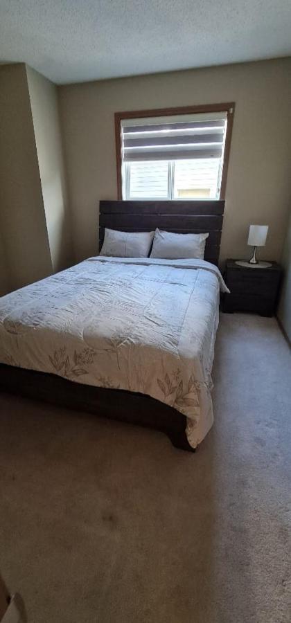 Spacious Comfortable Air-Conditioned. Near Airport! YYC Eksteriør bilde